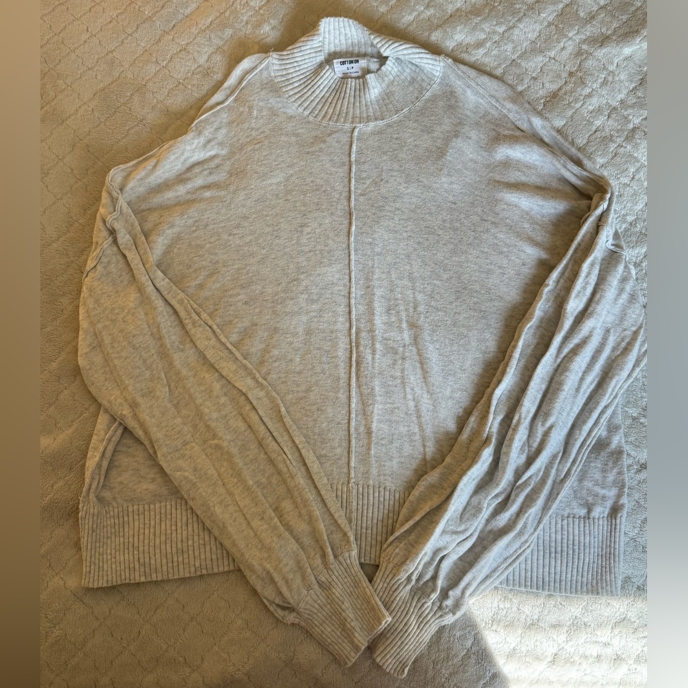 Light gray sweater; Size: Small; Super soft; 100% Plastic; Gently worn